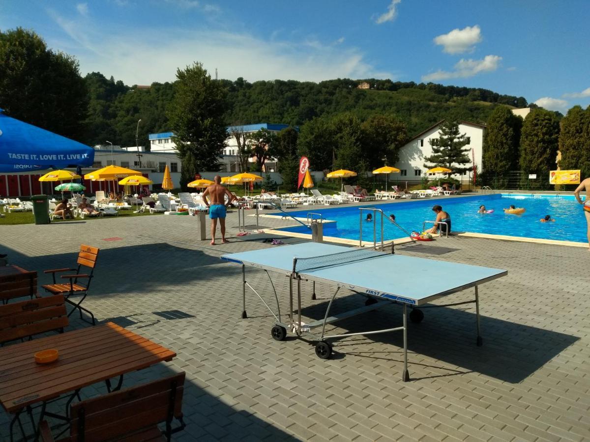Отель Pension Aquaris Сигишоара Экстерьер фото